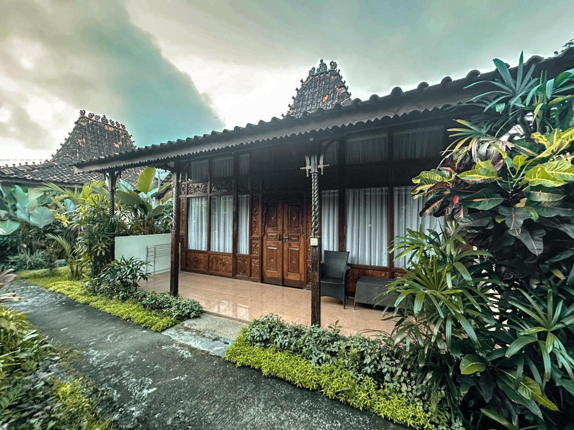 Kampoeng Joglo Abangan Ubud Hotel Exterior photo